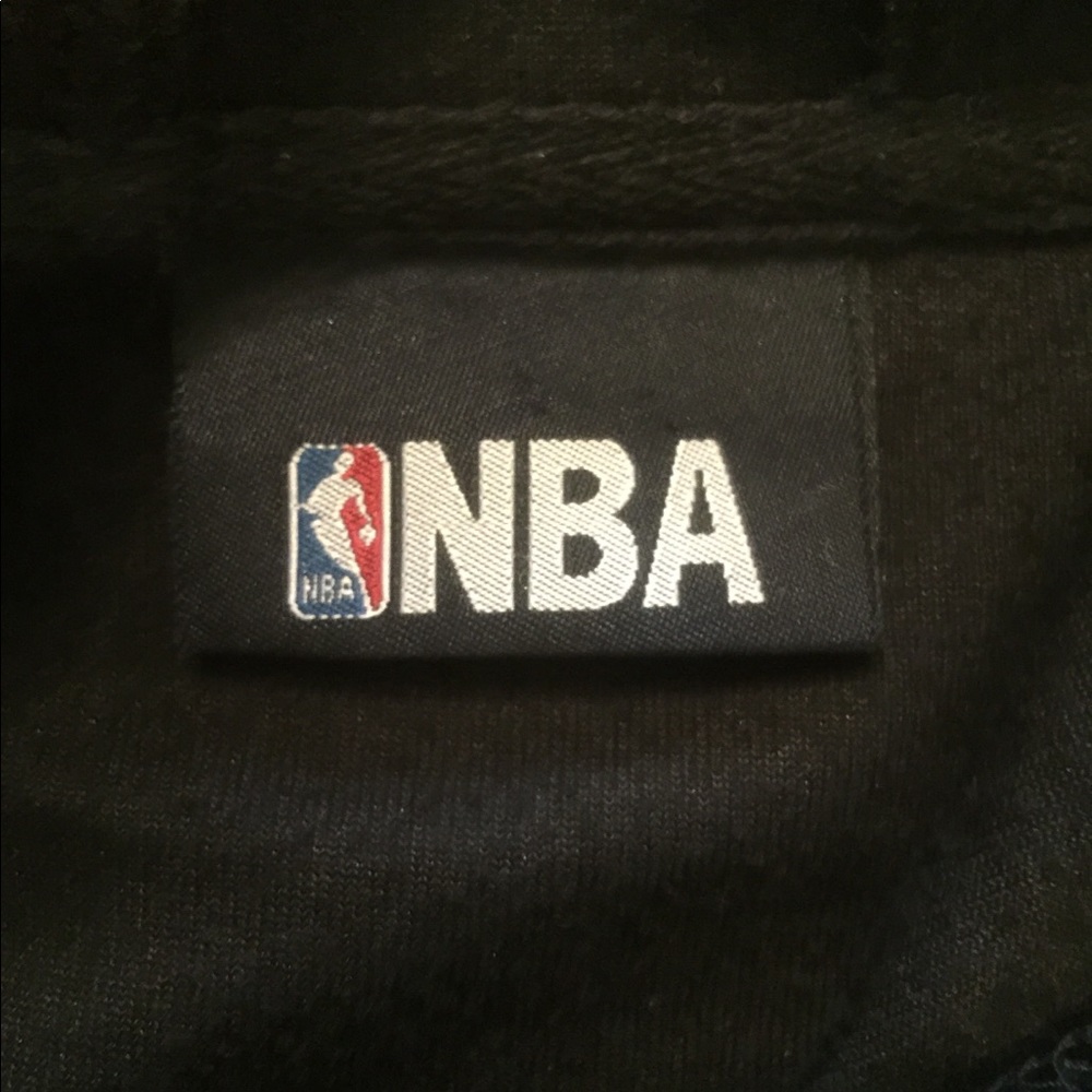 NBA 🏀 Cleveland Cavs Men’s Size US Large LeBron James Black Velour Hoodie - Picture 7 of 11